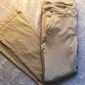 American Eagle Khakis size 8 Short